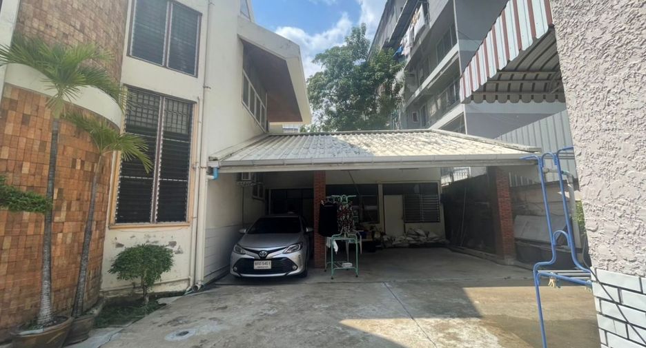 À louer et à vendre 3 chambres maison à Khlong Toei, Bangkok