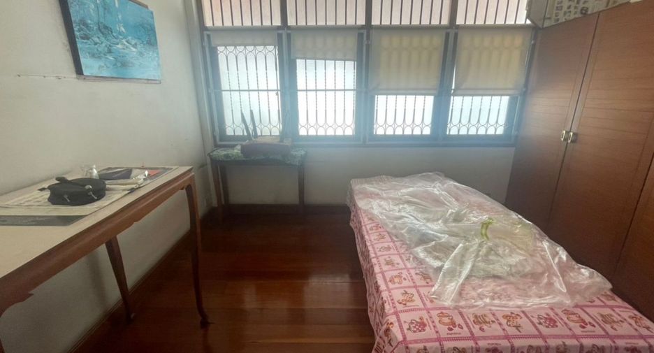 À louer et à vendre 3 chambres maison à Khlong Toei, Bangkok