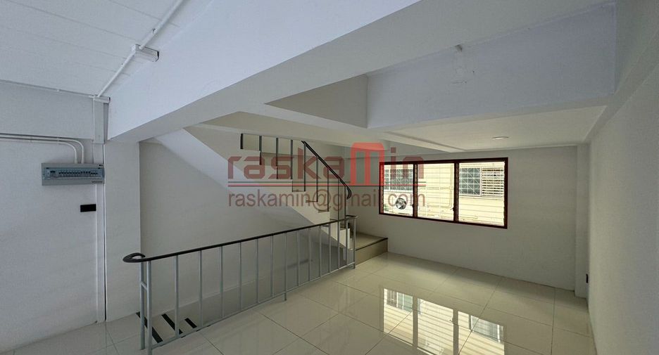 For sale 3 bedrooms retail Space in Bang Lamung, Chonburi