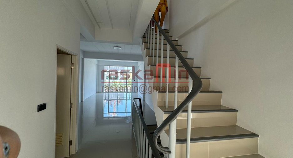 For sale 3 bedrooms retail Space in Bang Lamung, Chonburi