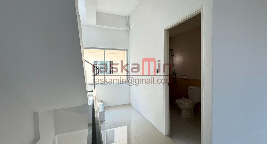 For sale 3 bedrooms retail Space in Bang Lamung, Chonburi