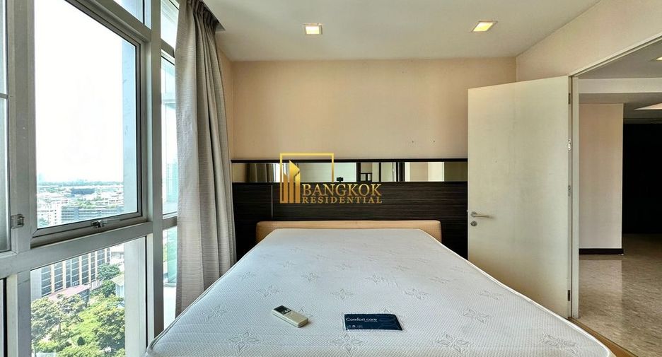 For rent 3 bedrooms condo in Khlong Toei, Bangkok