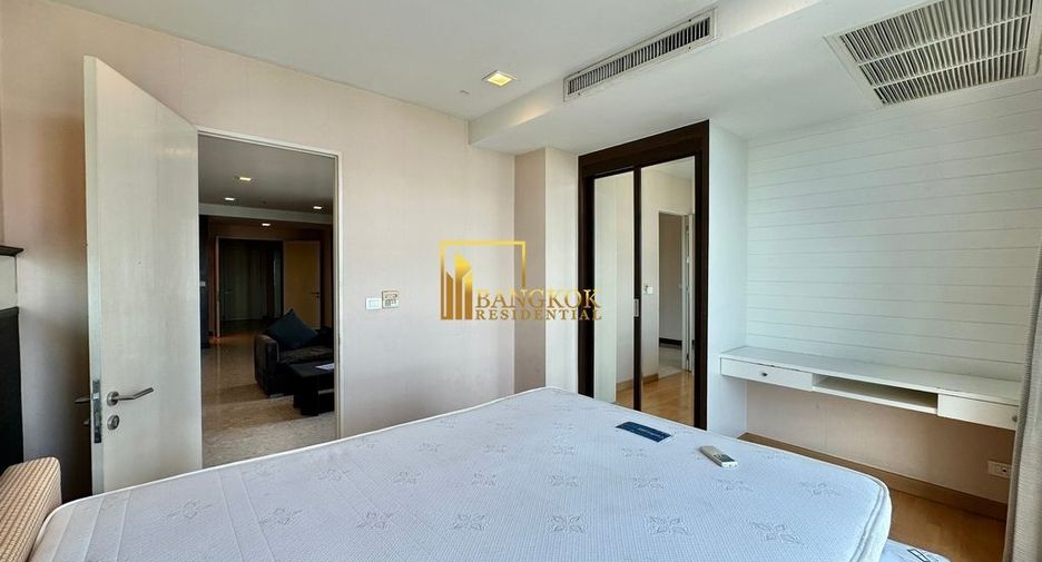 For rent 3 bedrooms condo in Khlong Toei, Bangkok