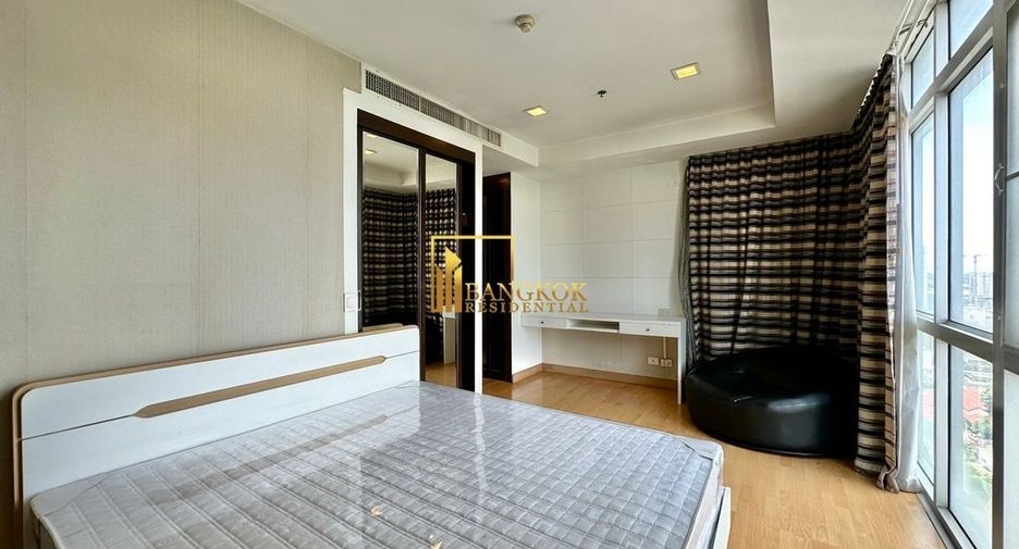 For rent 3 bedrooms condo in Khlong Toei, Bangkok