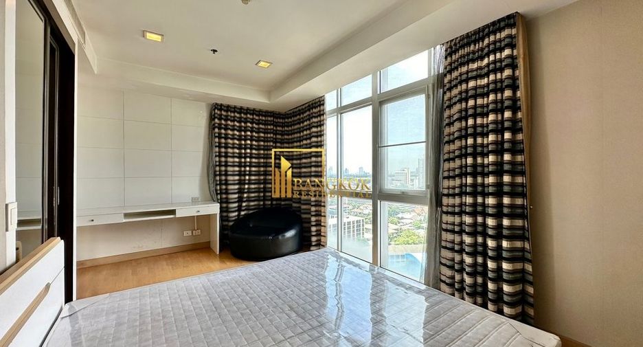 For rent 3 bedrooms condo in Khlong Toei, Bangkok