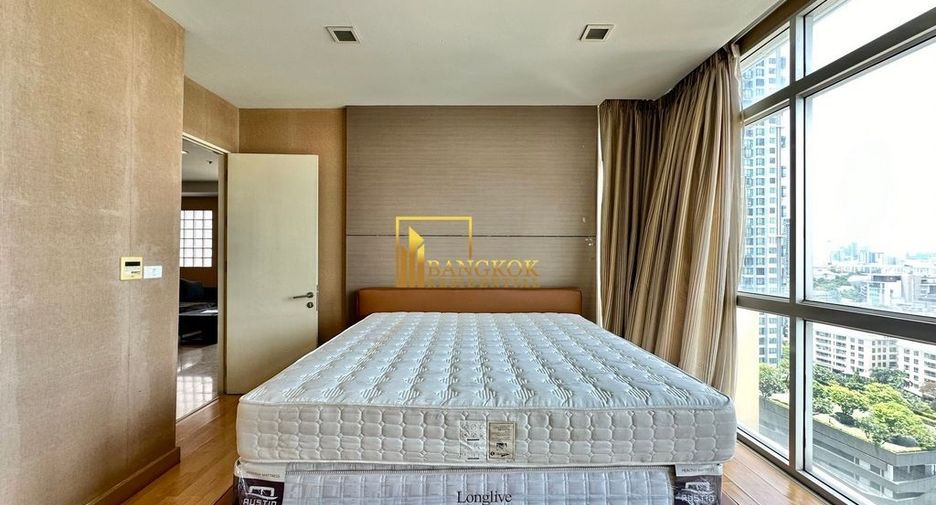 For rent 3 bedrooms condo in Khlong Toei, Bangkok