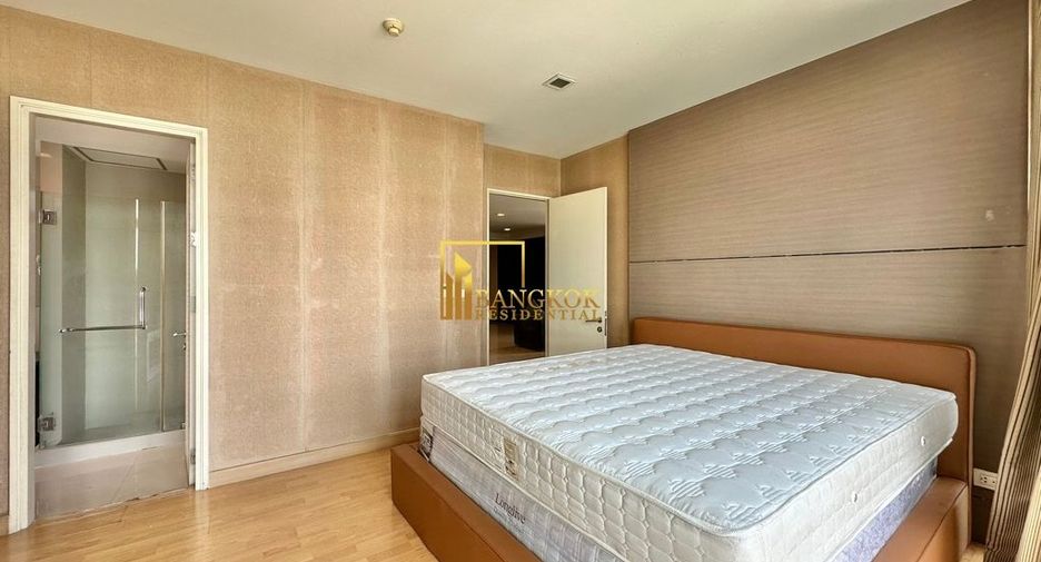 For rent 3 bedrooms condo in Khlong Toei, Bangkok