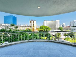 Condo en alquiler de 3 habitaciones en Sathon, Bangkok