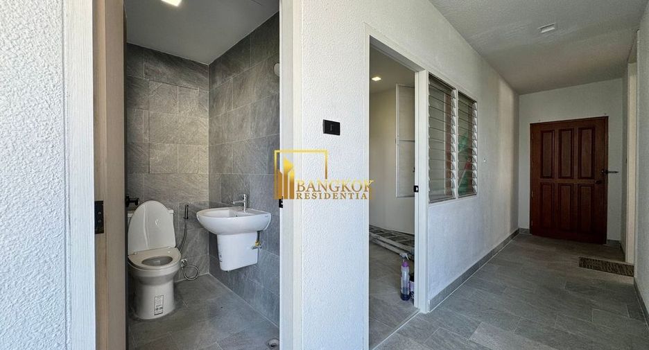 For rent 3 bedrooms condo in Sathon, Bangkok