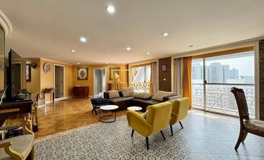 For rent 3 bedrooms condo in Yan Nawa, Bangkok