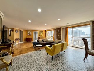 For rent 3 bedrooms condo in Yan Nawa, Bangkok