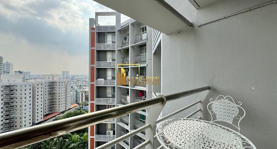 For rent 3 bedrooms condo in Yan Nawa, Bangkok