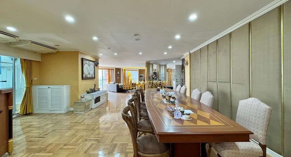 For rent 3 bedrooms condo in Yan Nawa, Bangkok