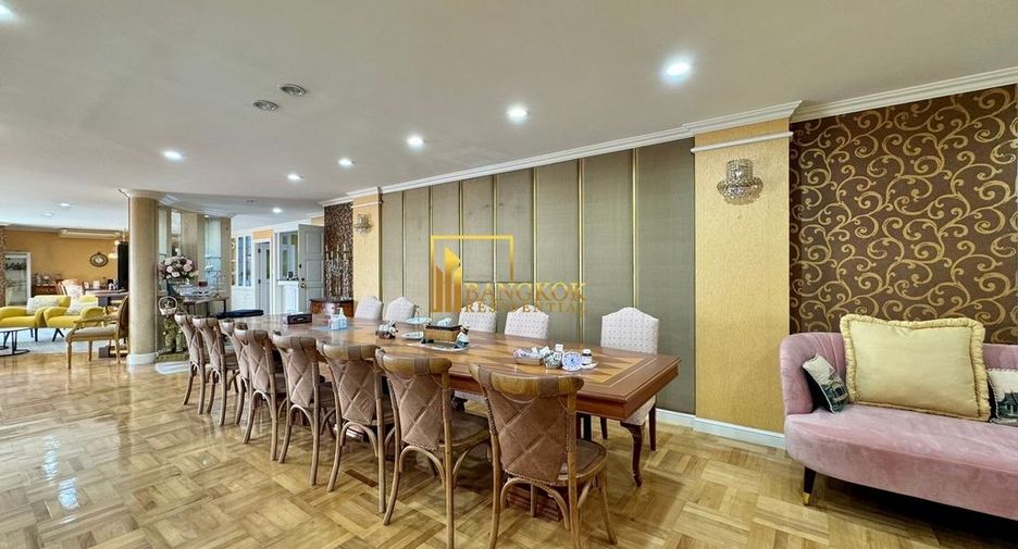 For rent 3 bedrooms condo in Yan Nawa, Bangkok