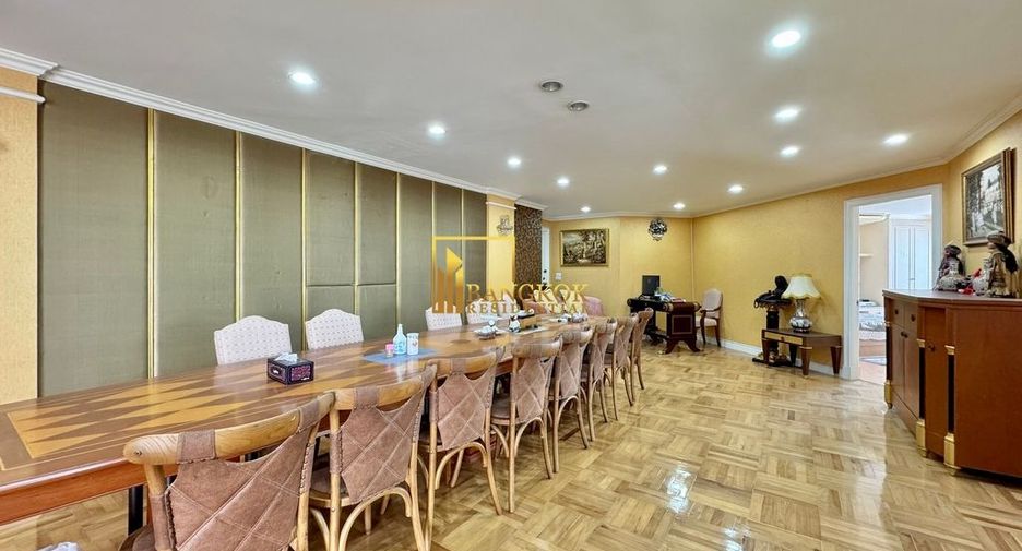 For rent 3 bedrooms condo in Yan Nawa, Bangkok