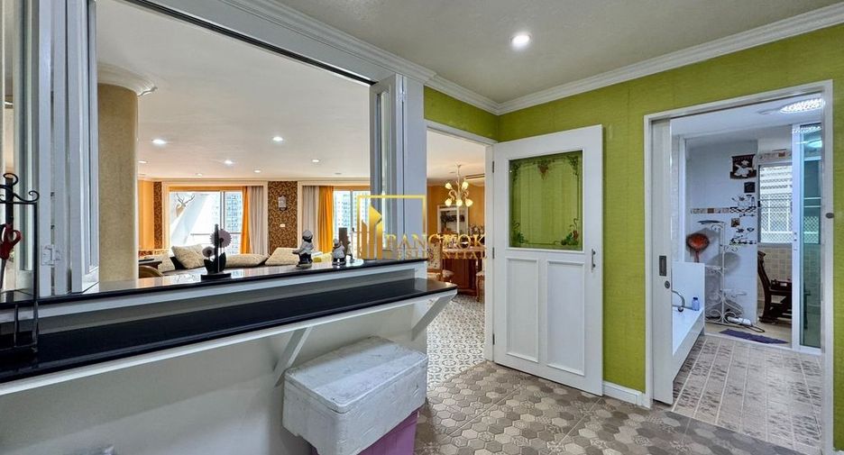 For rent 3 bedrooms condo in Yan Nawa, Bangkok