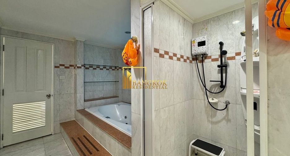 For rent 3 bedrooms condo in Yan Nawa, Bangkok