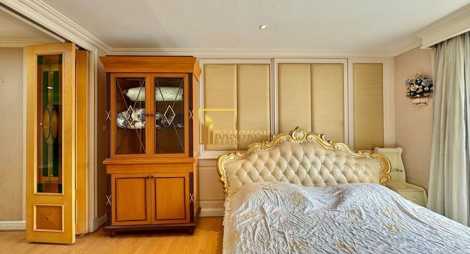 For rent 3 bedrooms condo in Yan Nawa, Bangkok