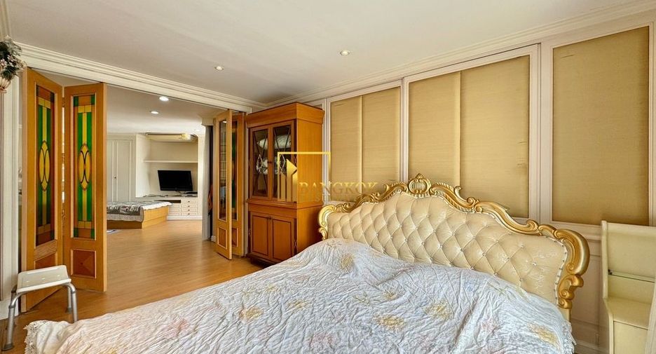 For rent 3 bedrooms condo in Yan Nawa, Bangkok