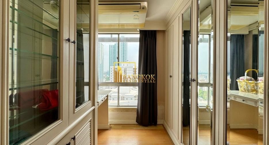 For rent 3 bedrooms condo in Yan Nawa, Bangkok