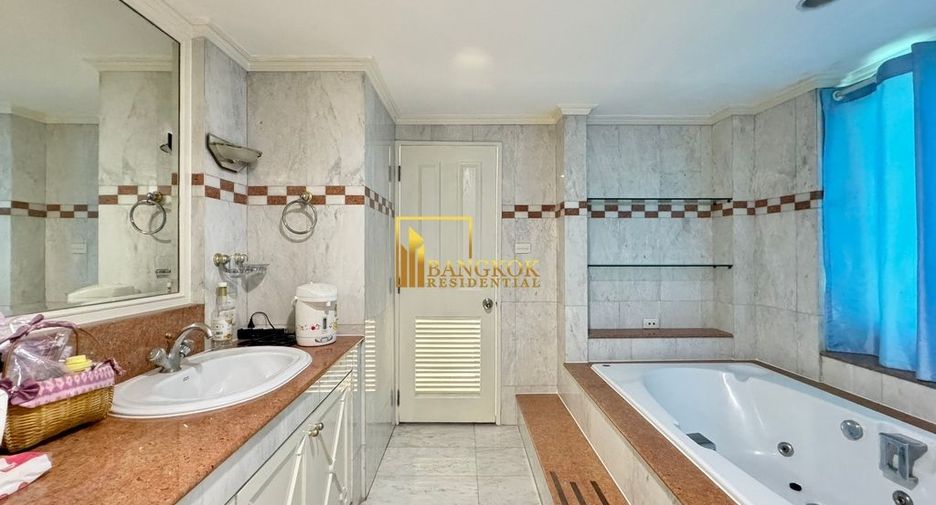 For rent 3 bedrooms condo in Yan Nawa, Bangkok