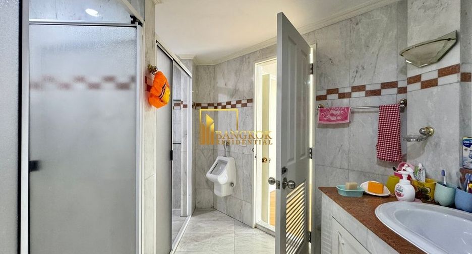 For rent 3 bedrooms condo in Yan Nawa, Bangkok