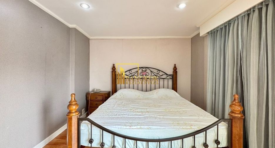 For rent 3 bedrooms condo in Yan Nawa, Bangkok