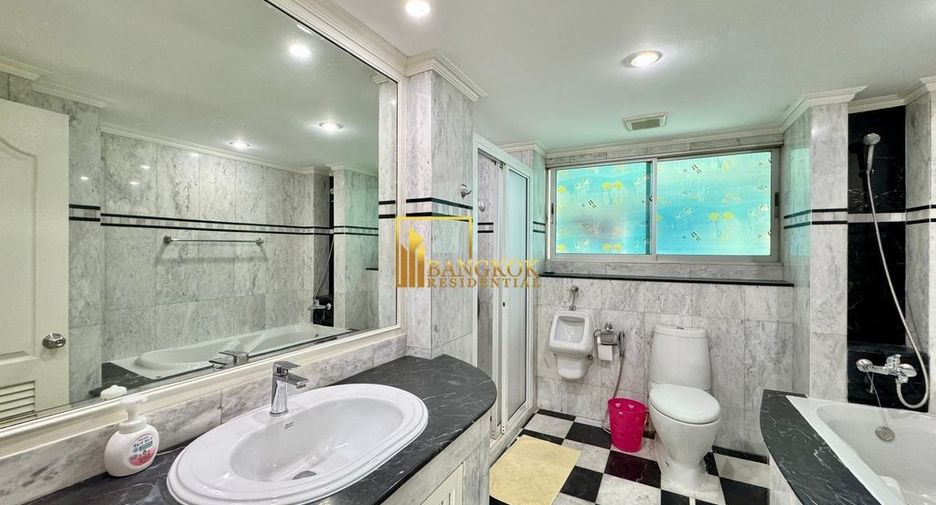 For rent 3 bedrooms condo in Yan Nawa, Bangkok