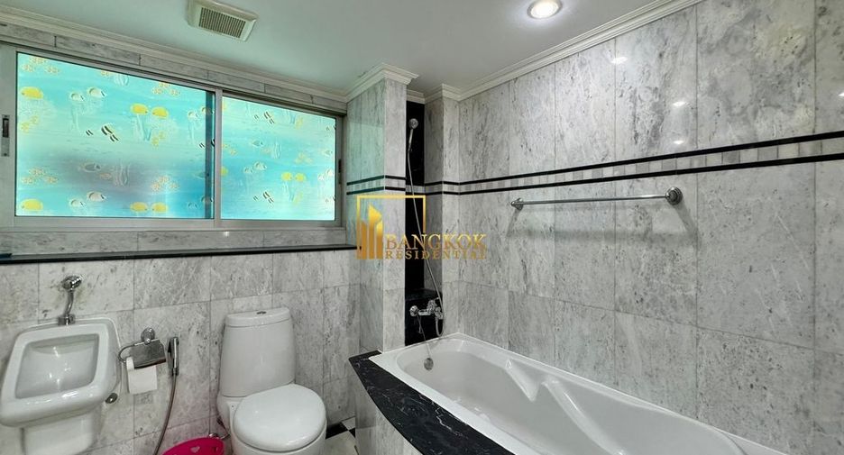 For rent 3 bedrooms condo in Yan Nawa, Bangkok