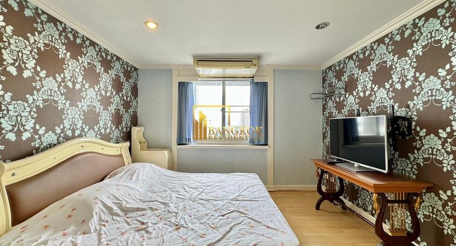 For rent 3 bedrooms condo in Yan Nawa, Bangkok