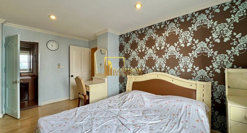 For rent 3 bedrooms condo in Yan Nawa, Bangkok