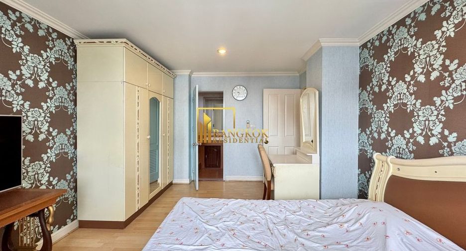 For rent 3 bedrooms condo in Yan Nawa, Bangkok