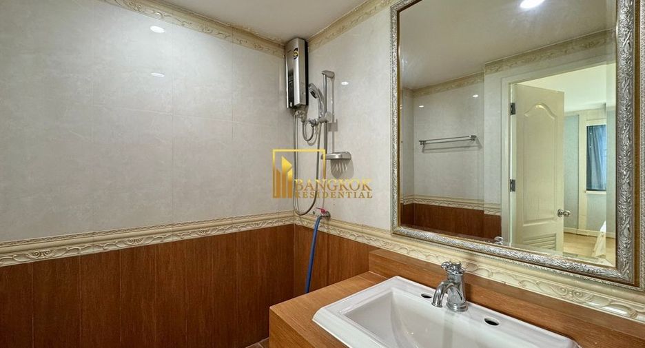 For rent 3 bedrooms condo in Yan Nawa, Bangkok