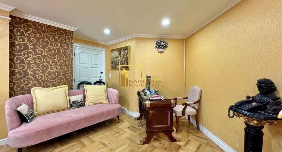 For rent 3 bedrooms condo in Yan Nawa, Bangkok