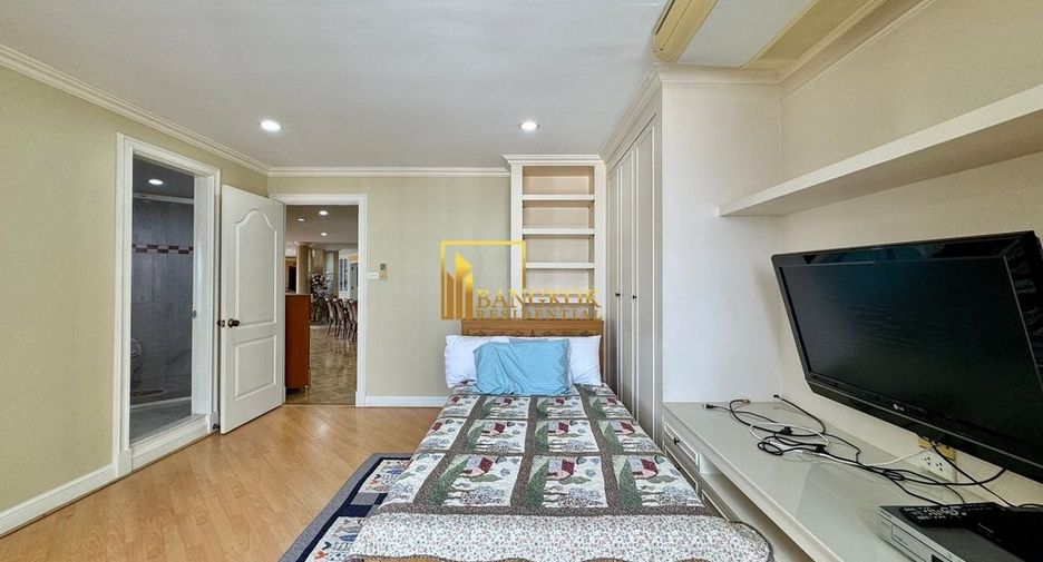 For rent 3 bedrooms condo in Yan Nawa, Bangkok