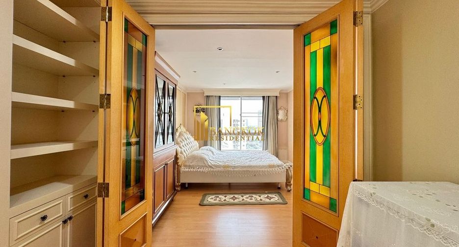 For rent 3 bedrooms condo in Yan Nawa, Bangkok