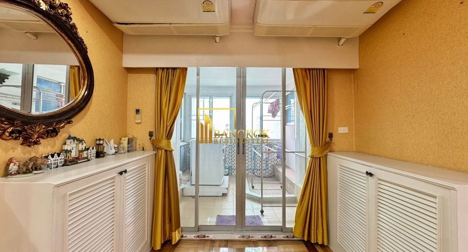 For rent 3 bedrooms condo in Yan Nawa, Bangkok