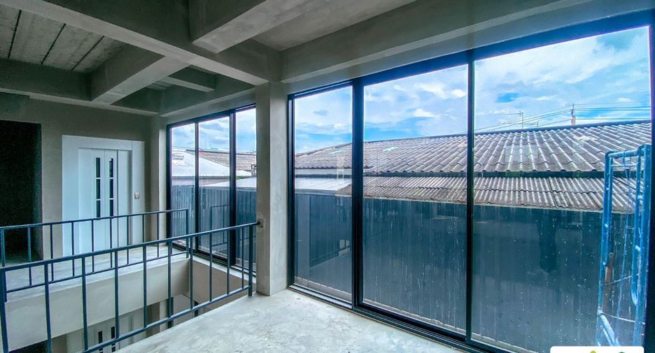 For rent 5 bedrooms retail Space in Chatuchak, Bangkok