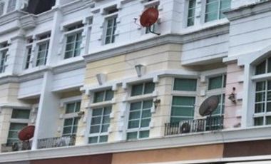 For rent 3 bedrooms townhouse in Bang Na, Bangkok