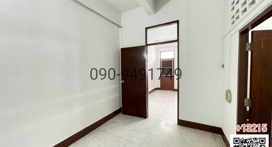 For rent 7 ベッドルーム townhouse in Huai Khwang, Bangkok