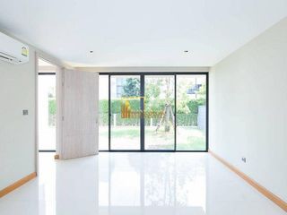 For rent そして for sale 4 Beds house in Huai Khwang, Bangkok