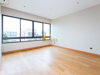 For rent そして for sale 4 Beds house in Huai Khwang, Bangkok