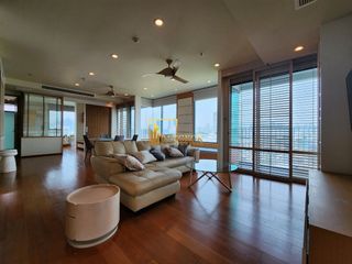 For rent 3 bedrooms condo in Yan Nawa, Bangkok