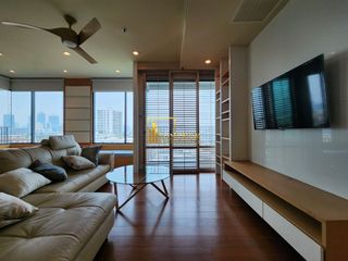 For rent 3 bedrooms condo in Yan Nawa, Bangkok