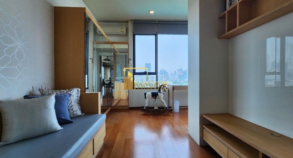 For rent 3 bedrooms condo in Yan Nawa, Bangkok