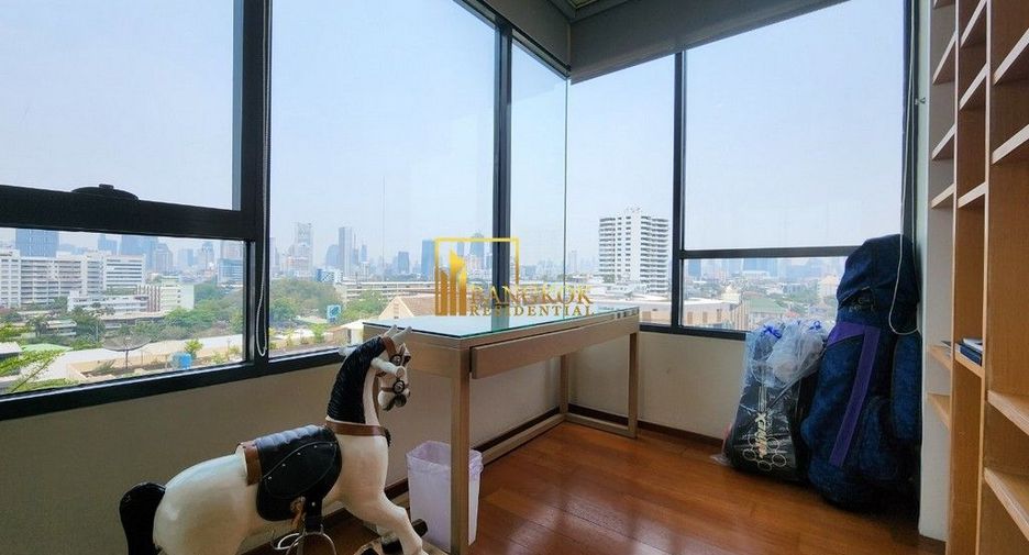 For rent 3 bedrooms condo in Yan Nawa, Bangkok