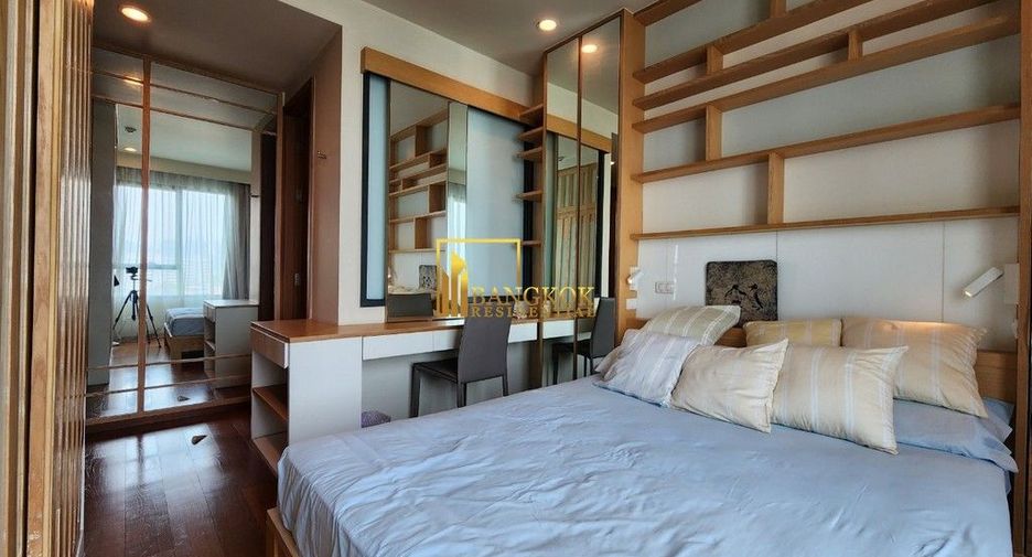 For rent 3 bedrooms condo in Yan Nawa, Bangkok