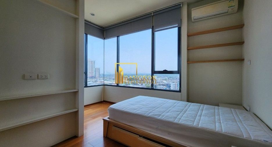 For rent 3 bedrooms condo in Yan Nawa, Bangkok