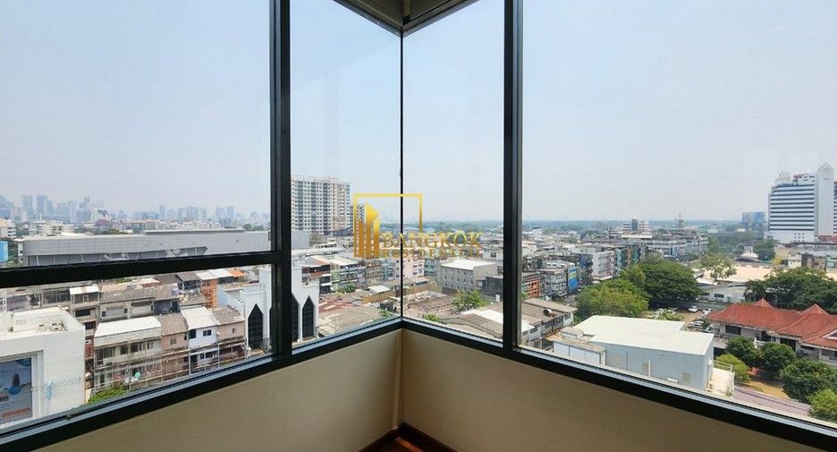For rent 3 bedrooms condo in Yan Nawa, Bangkok