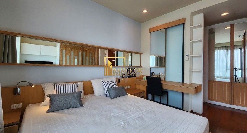 For rent 3 bedrooms condo in Yan Nawa, Bangkok